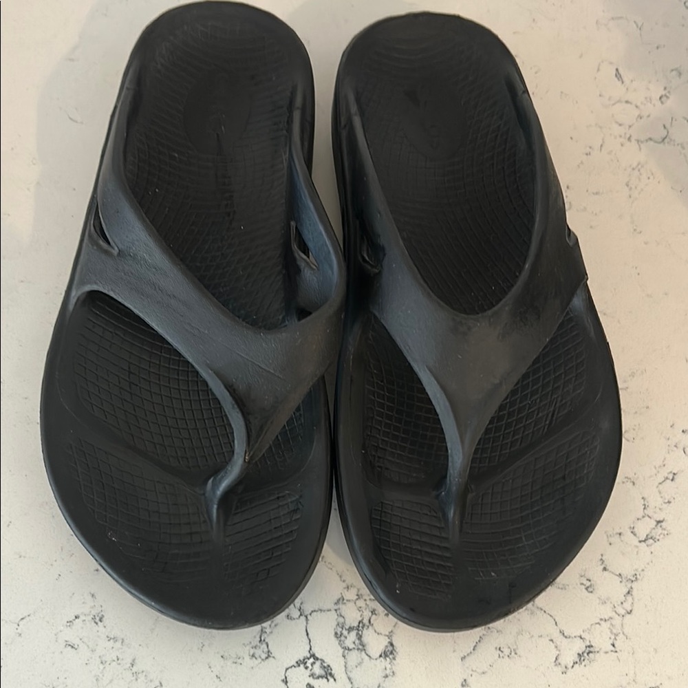 Black Flip Flop Sandals Oofos